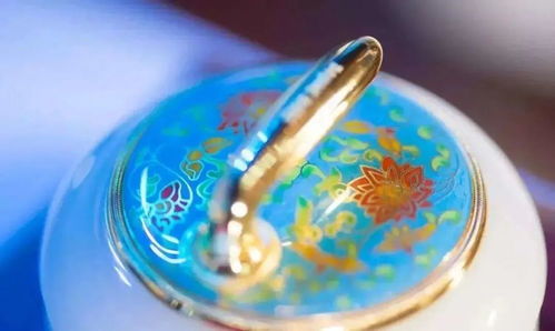 冰与火的碰撞，五壶临门——景泰蓝与和田玉冰壶，以工艺美术彩灯之光见证冬奥荣耀